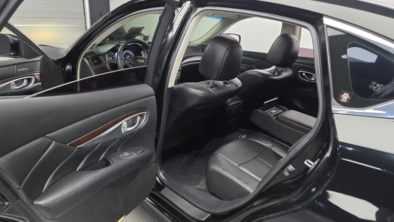 Infiniti M37