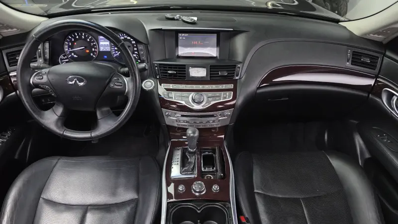 Infiniti M37
