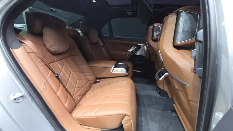BMW i7