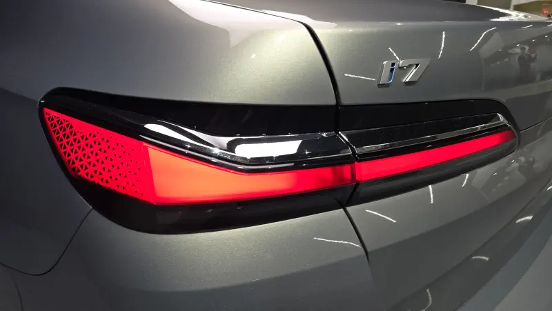 BMW i7