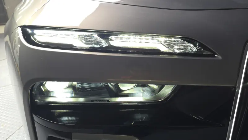 BMW i7