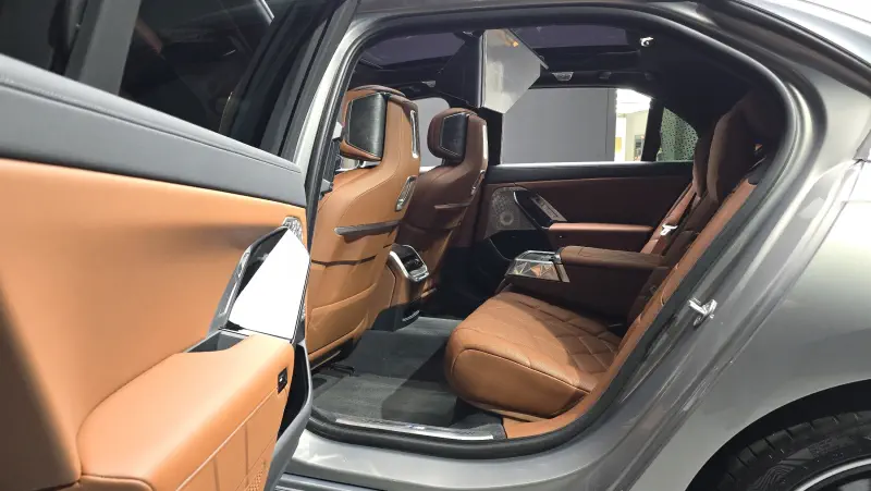 BMW i7