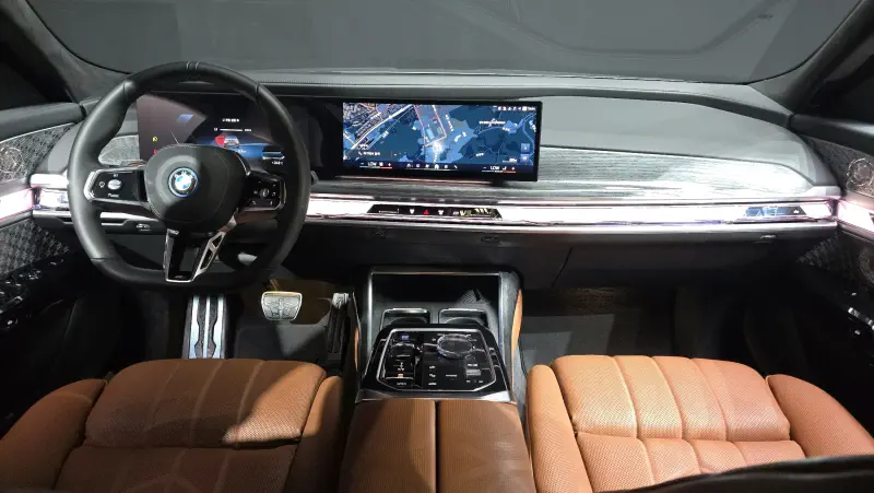 BMW i7