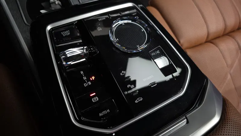 BMW i7