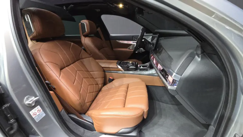 BMW i7