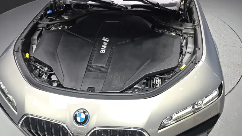 BMW i7