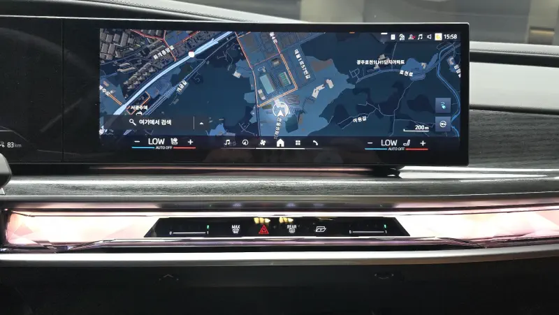 BMW i7