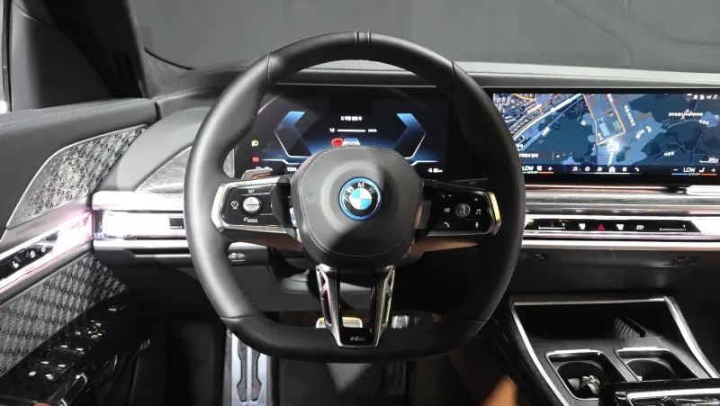 BMW i7