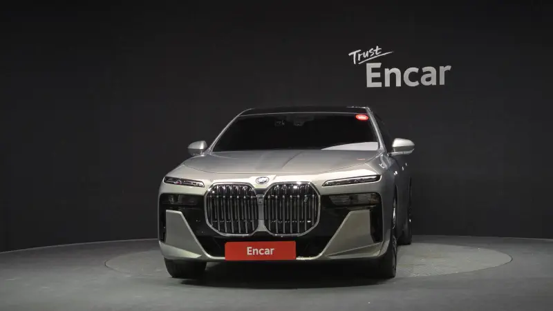 BMW i7