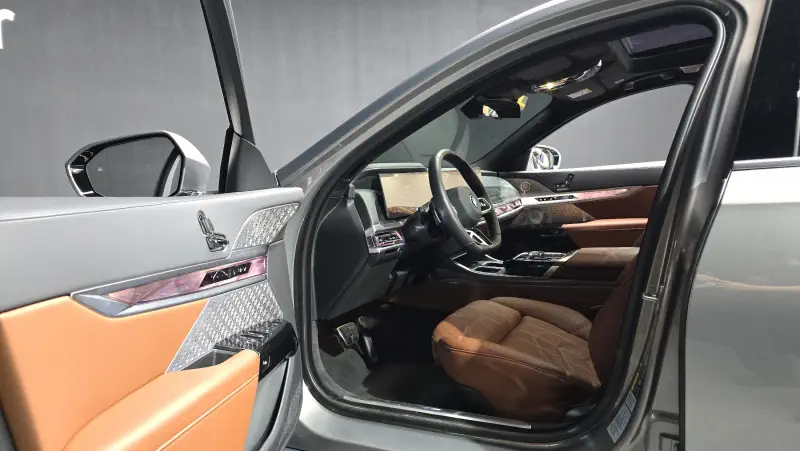 BMW i7