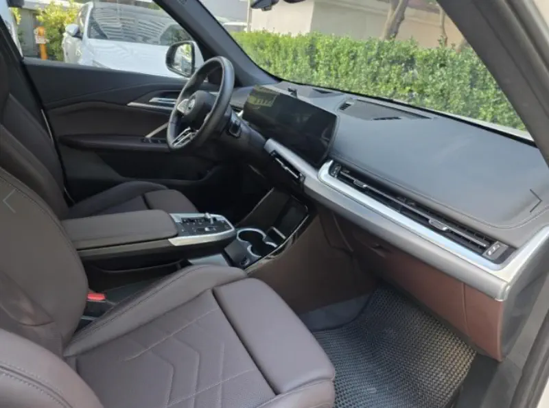 BMW iX1