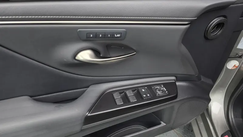 Lexus ES300h