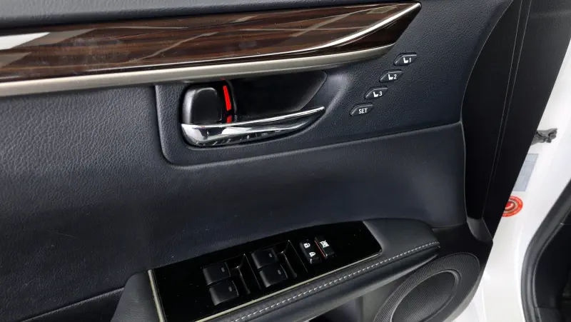 Lexus ES300h