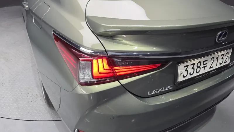 Lexus ES300h