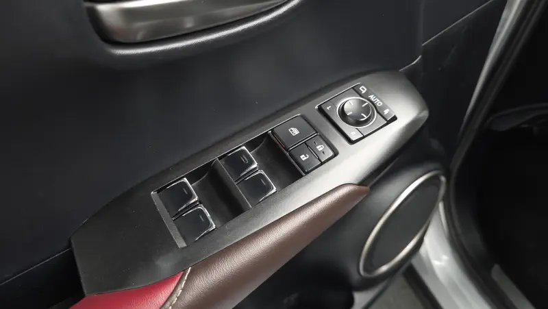 Lexus NX300h