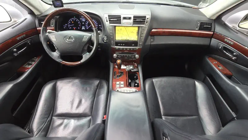 Lexus LS