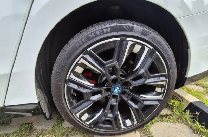BMW i5