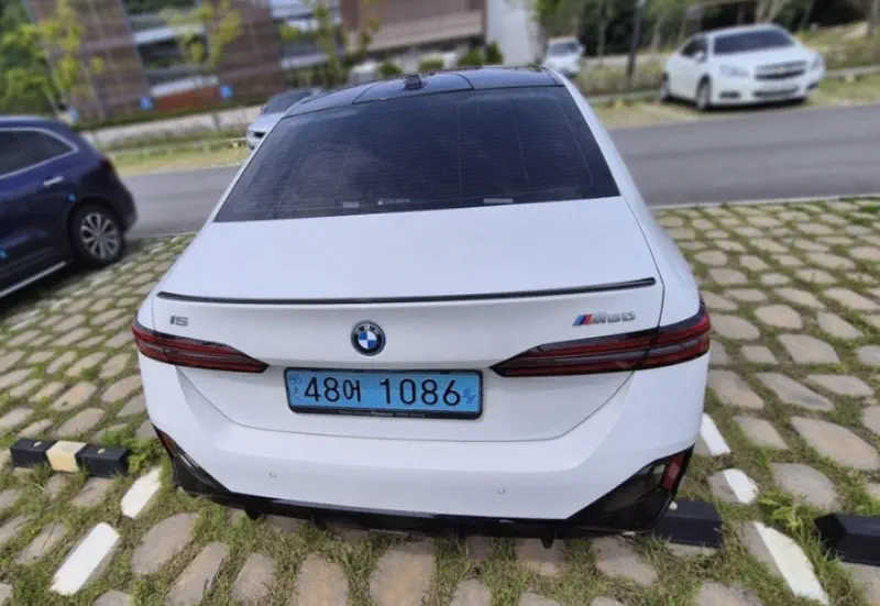 BMW i5