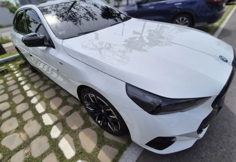 BMW i5