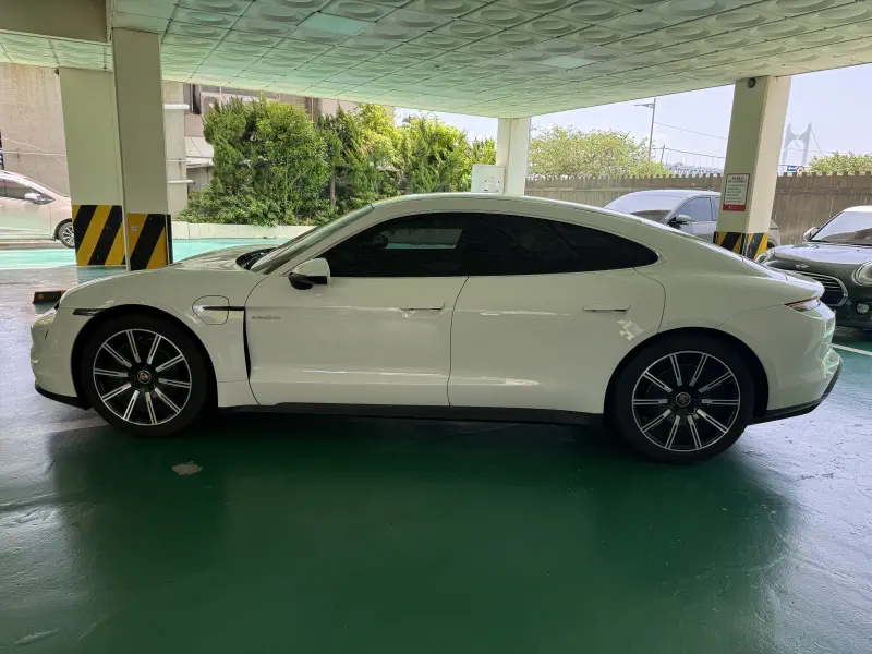 Porsche Taycan