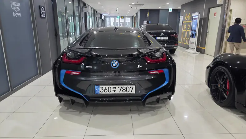 BMW i8