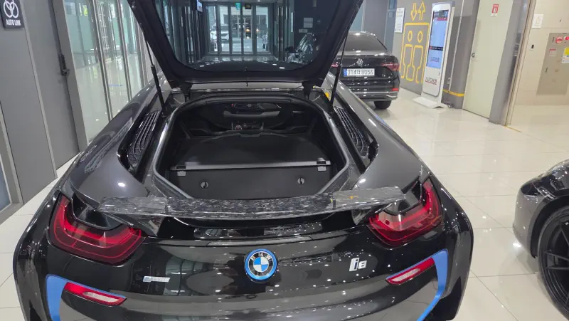 BMW i8