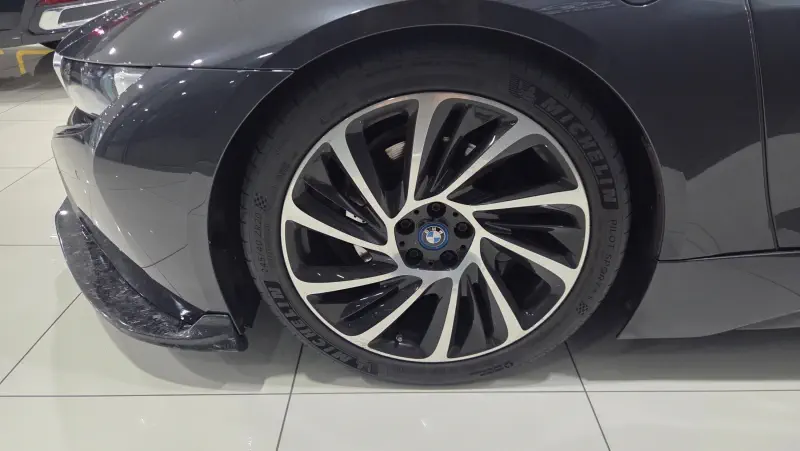 BMW i8