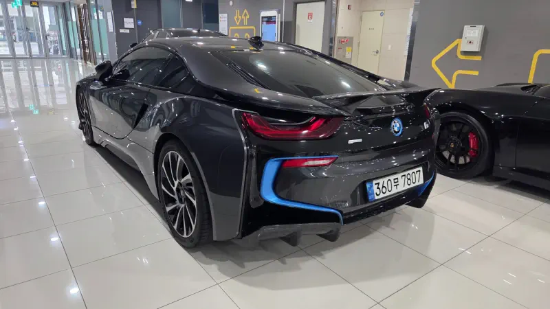 BMW i8