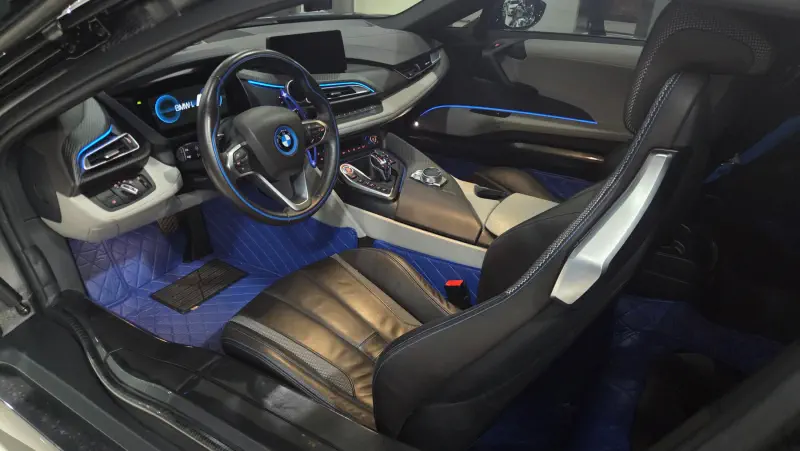 BMW i8