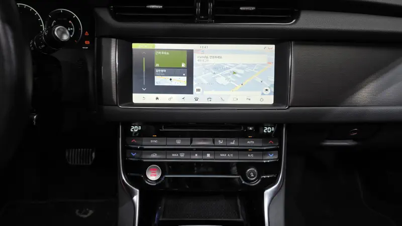 Jaguar XF
