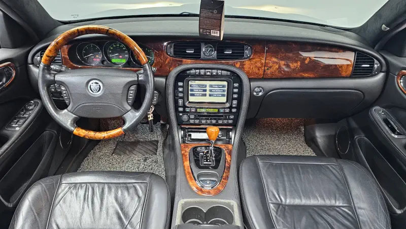 Jaguar XJ