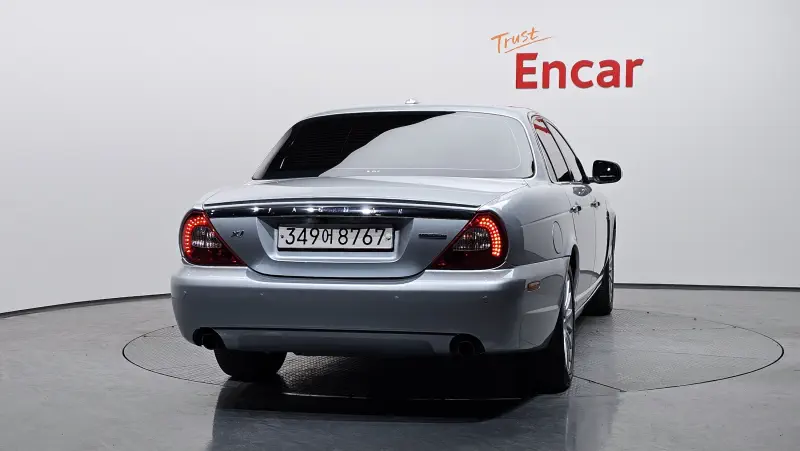 Jaguar XJ