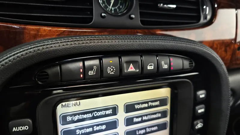 Jaguar XJ