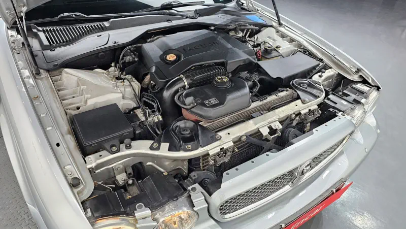 Jaguar XJ