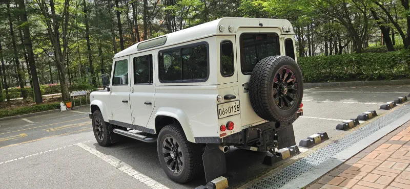 Land Rover Defender