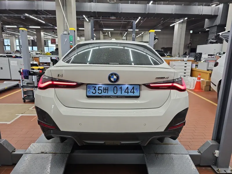 BMW i4