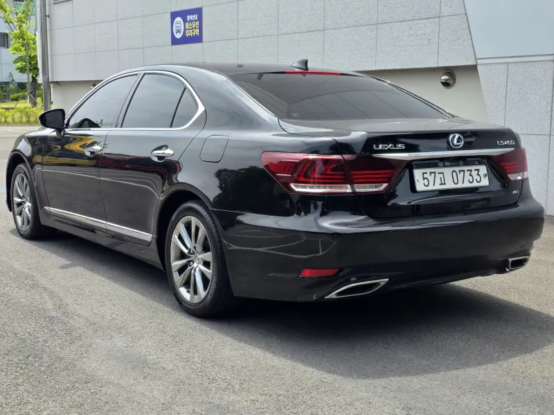 Lexus LS