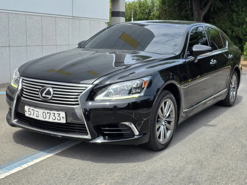Lexus LS