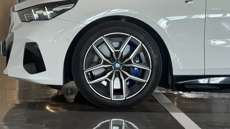 BMW i5