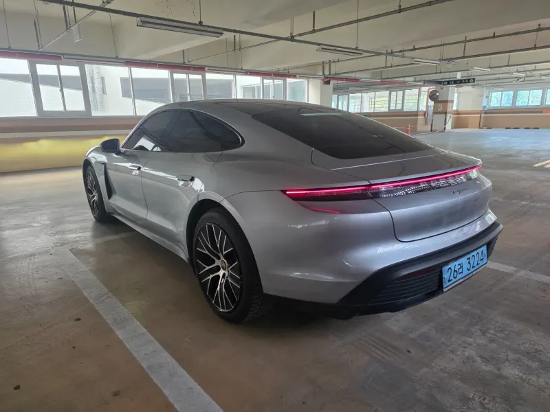 Porsche Taycan