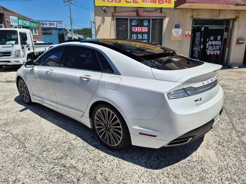 Lincoln Mkz