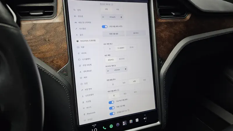 Tesla MODEL S