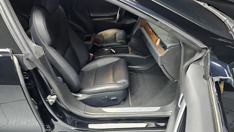 Tesla MODEL S
