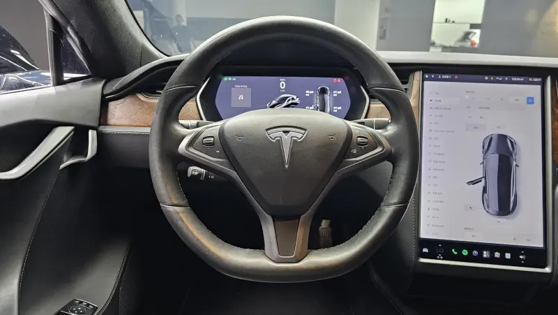 Tesla MODEL S