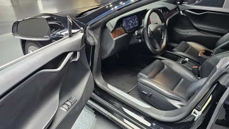 Tesla MODEL S