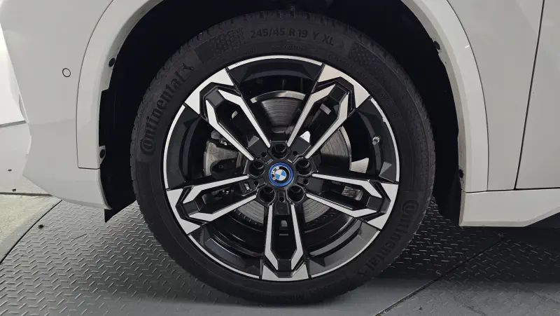 BMW iX1