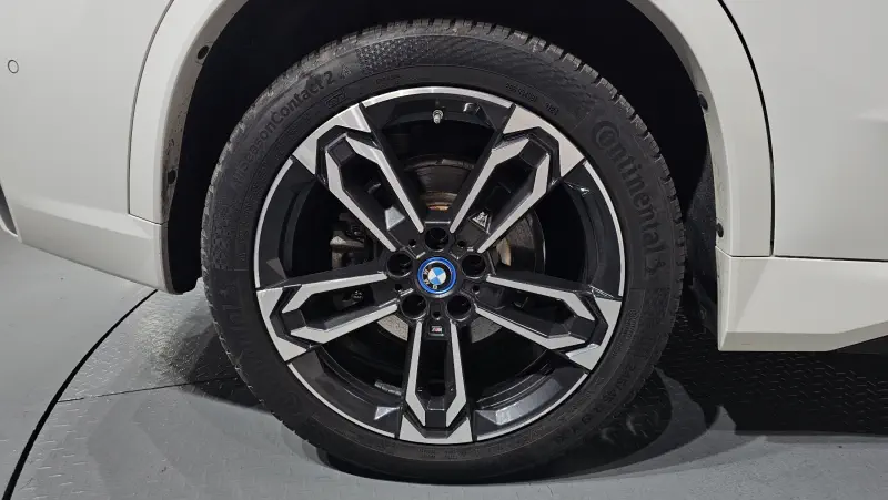 BMW iX1