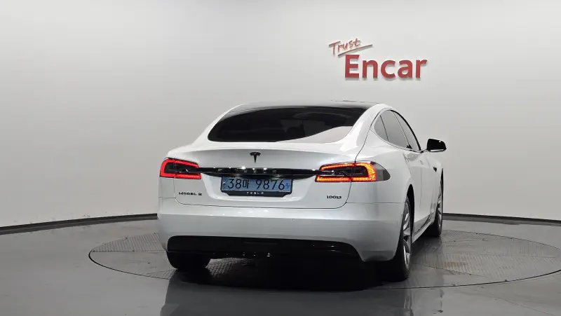 Tesla MODEL S