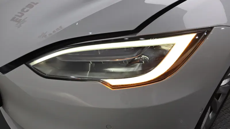 Tesla MODEL S