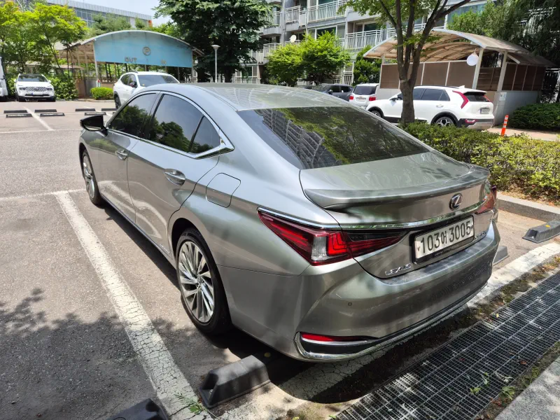 Lexus ES300h